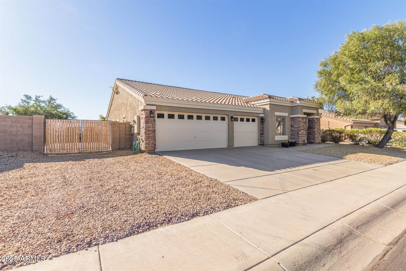 749 East Black Diamond Drive, Casa Grande, AZ 85122