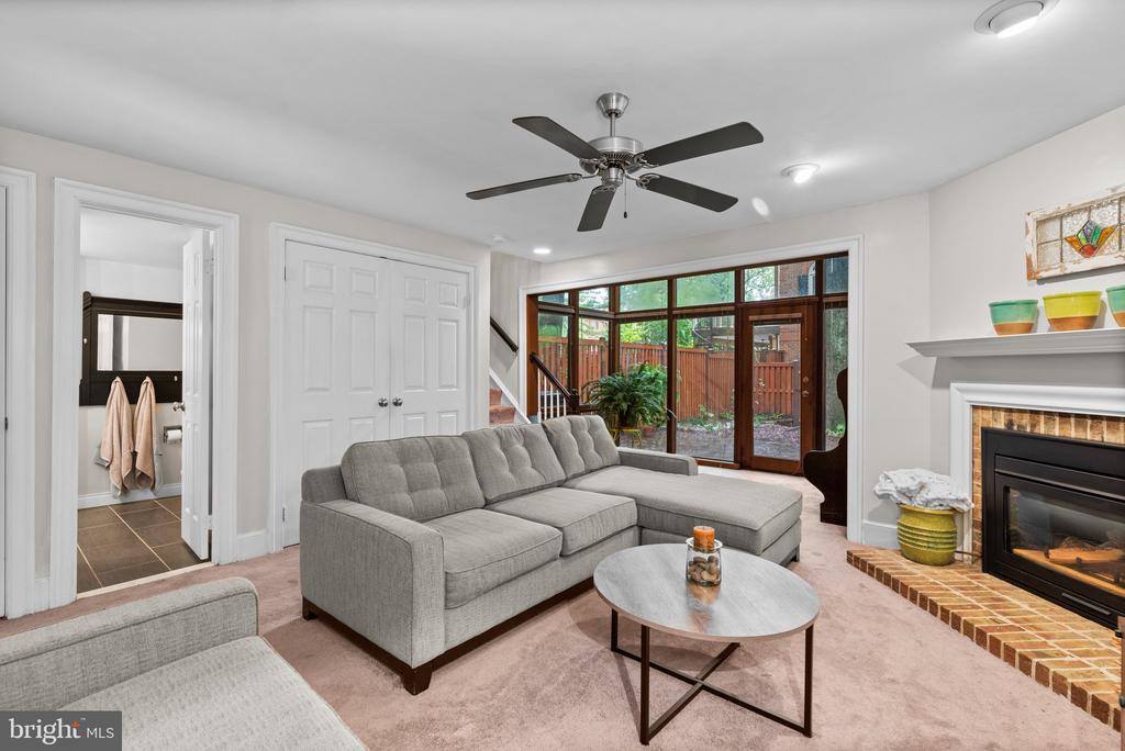 9958 Foxborough Circle, Rockville, MD 20850