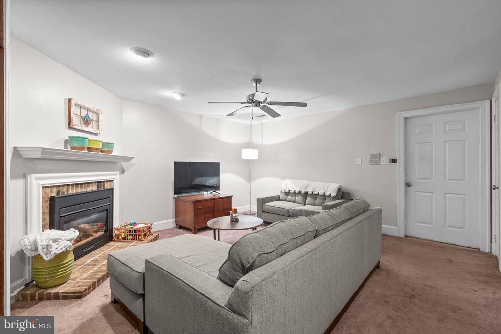 9958 Foxborough Circle, Rockville, MD 20850