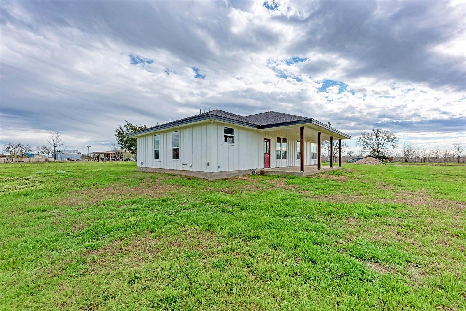 2855 Dale Ln, Dale, TX 78616