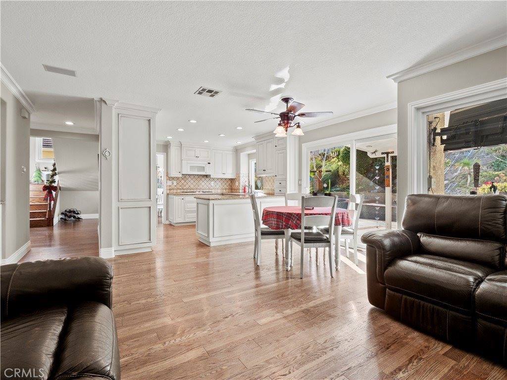 28327 Welfleet Lane, Saugus, CA 91350