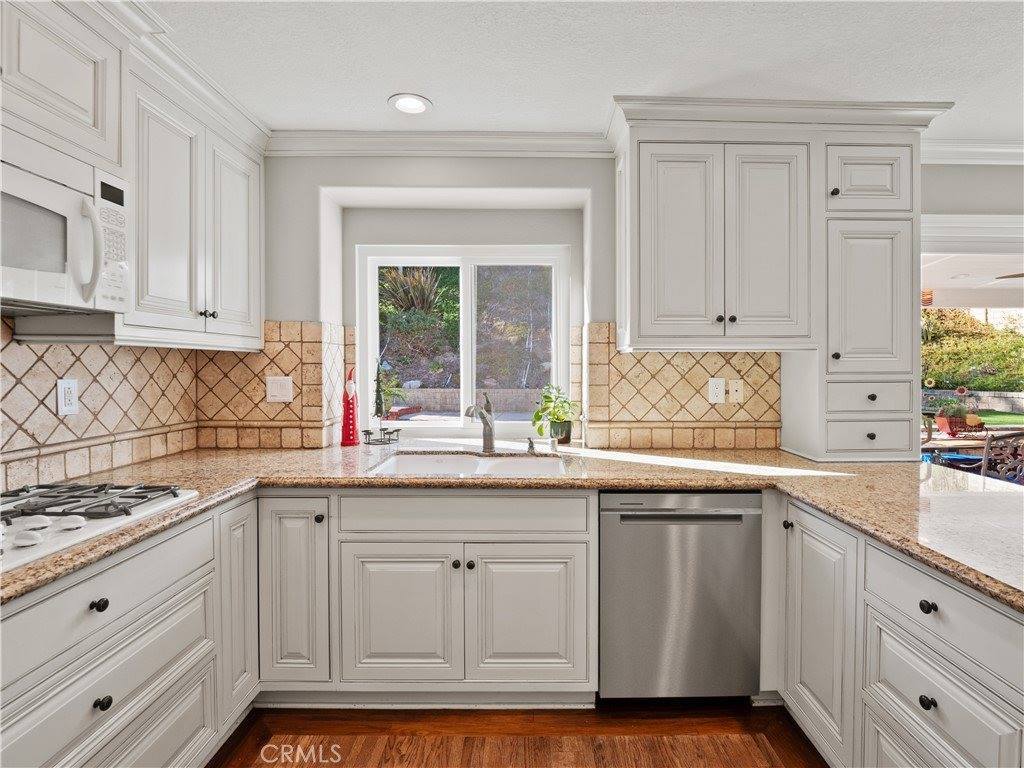 28327 Welfleet Lane, Saugus, CA 91350