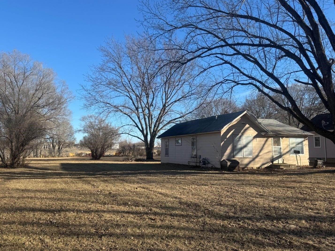 514 S 15th St, Estherville, IA 51334