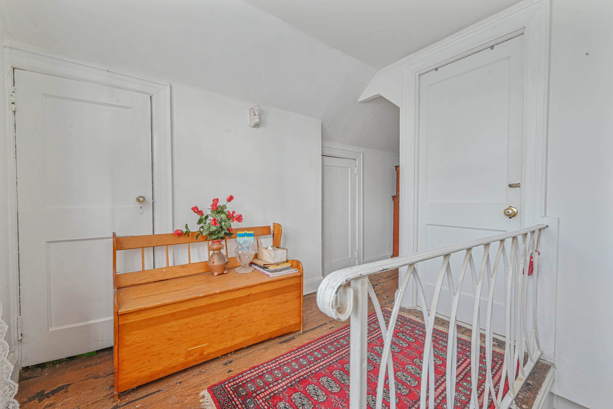 27 Summer Ave, Great Neck, NY 11021