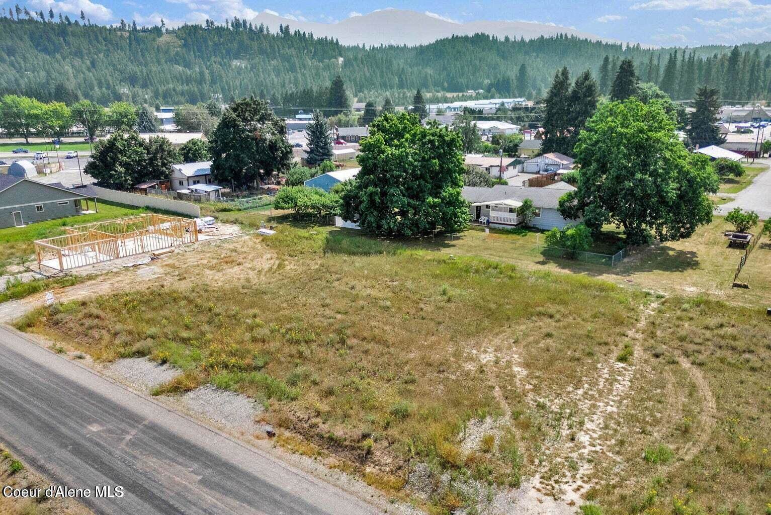 6816 Selkirk St, Bonners Ferry, ID 83805