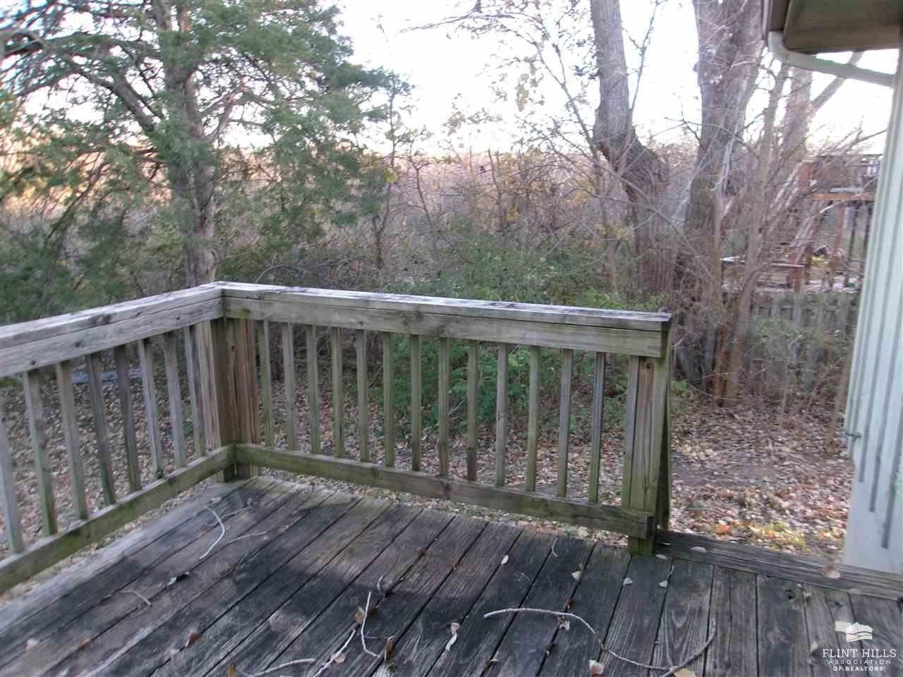 832 Dondee Drive, Manhattan, KS 66502