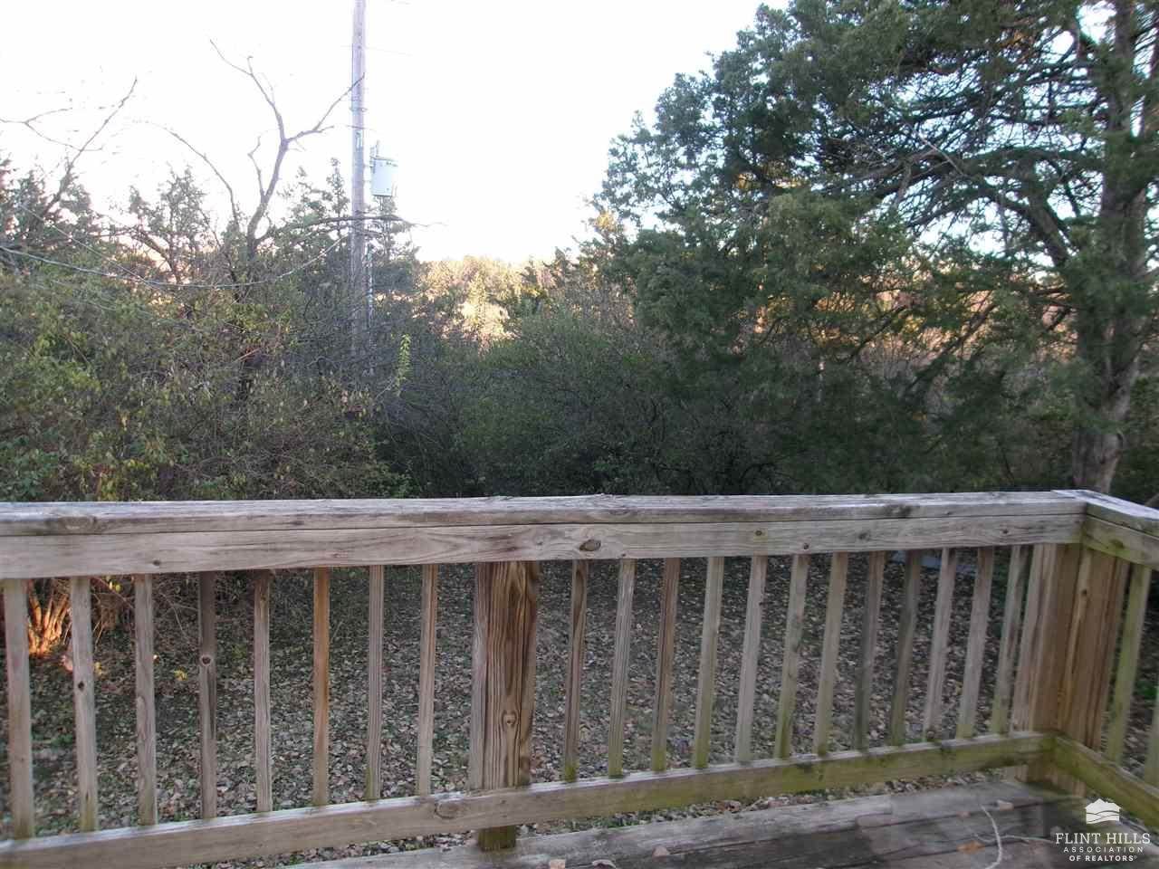 832 Dondee Drive, Manhattan, KS 66502