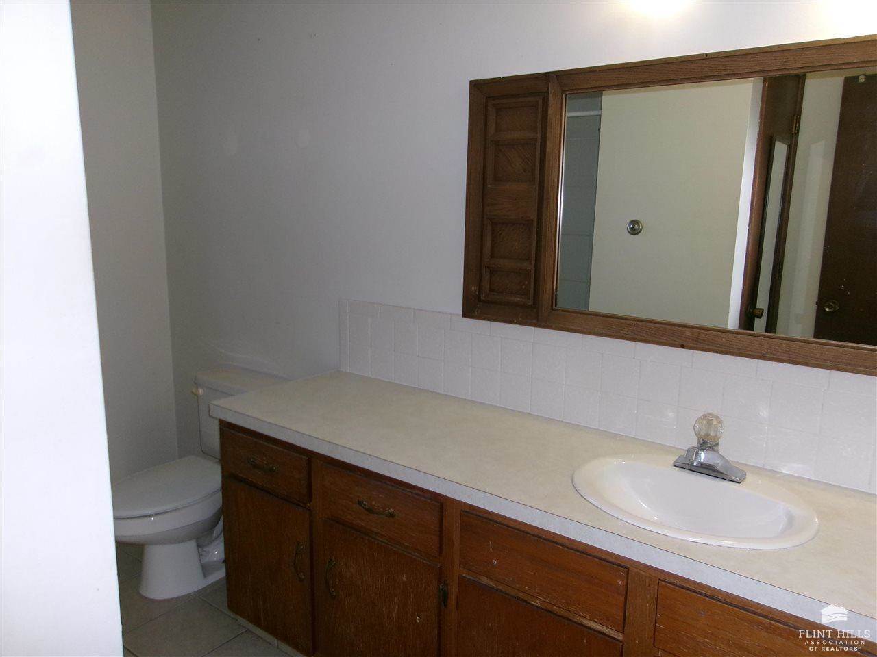 832 Dondee Drive, Manhattan, KS 66502