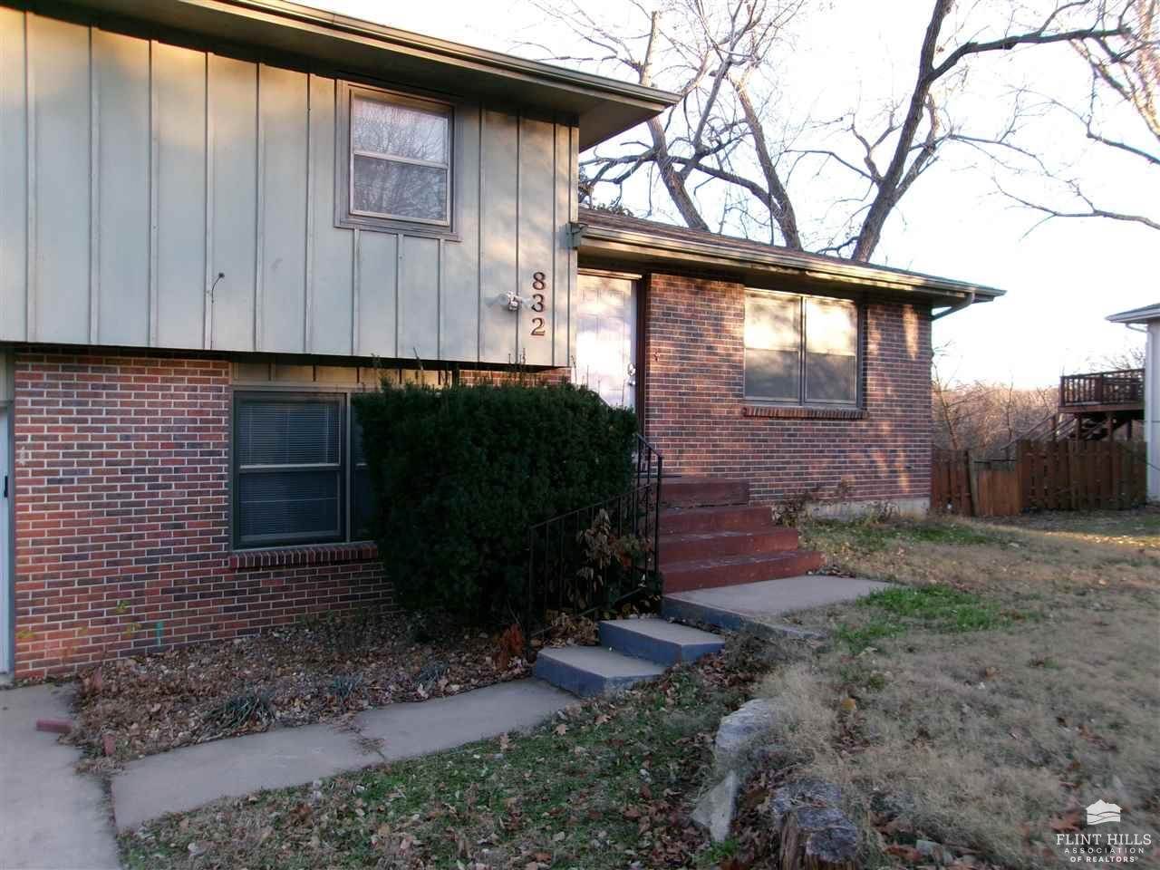 832 Dondee Drive, Manhattan, KS 66502