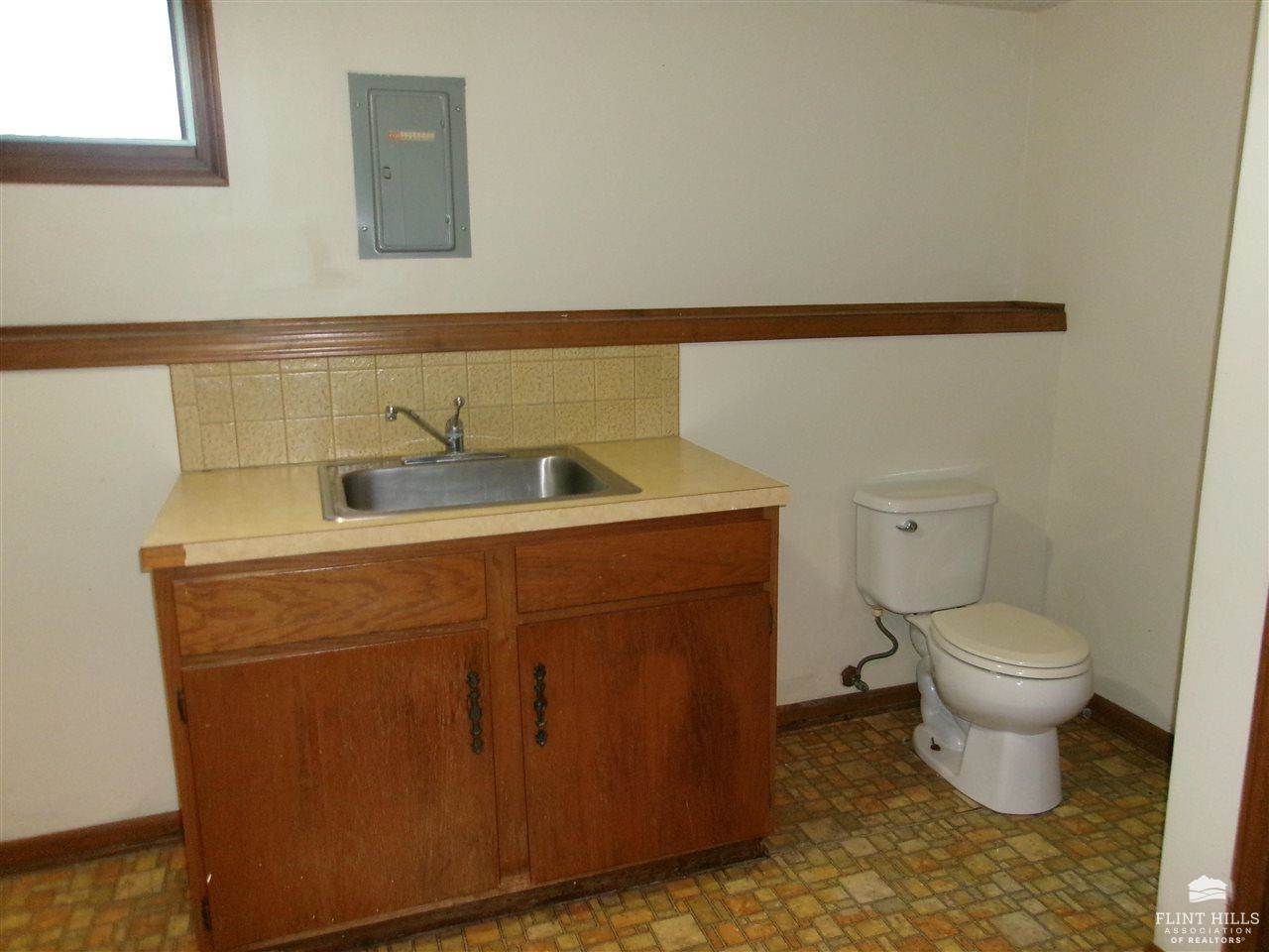 832 Dondee Drive, Manhattan, KS 66502