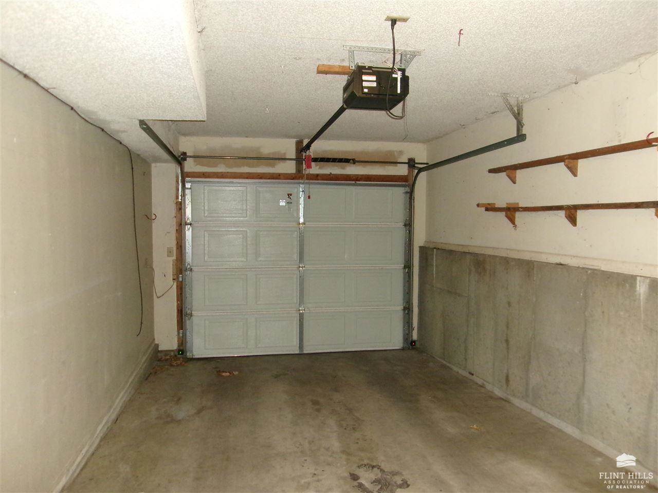 832 Dondee Drive, Manhattan, KS 66502