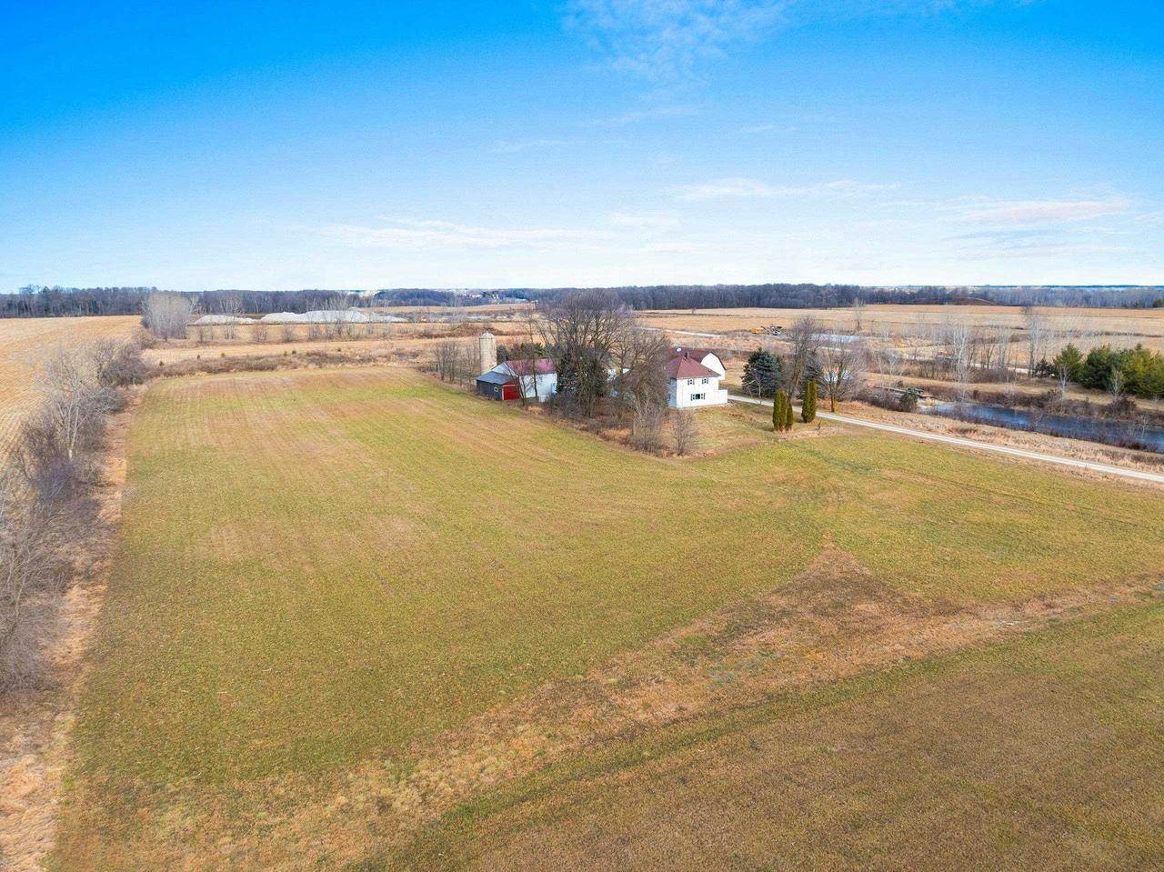 8672 Gohr Road, Krakow, WI 54137