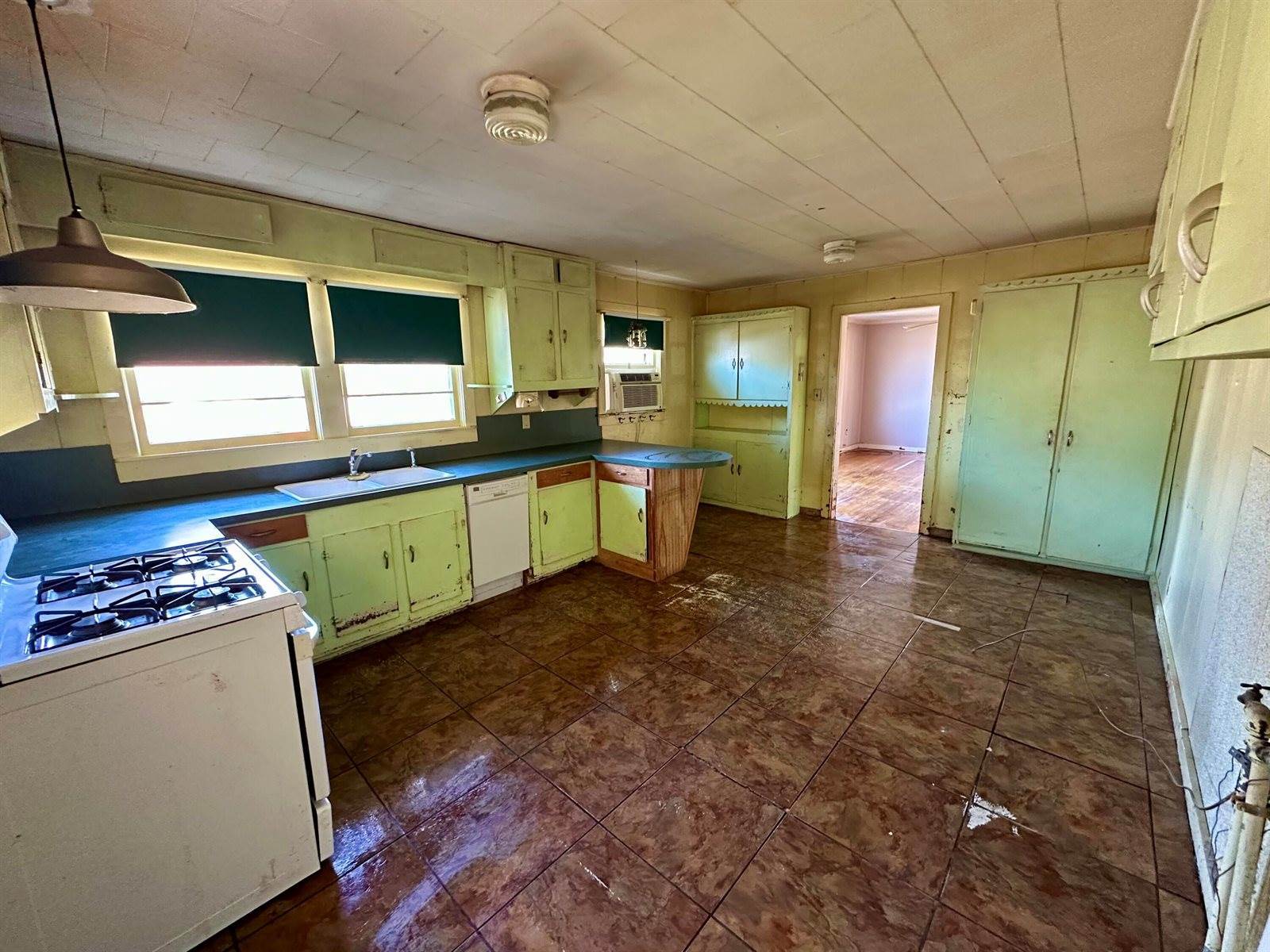 1541 Evonne Dr, Lake Charles, LA 70611