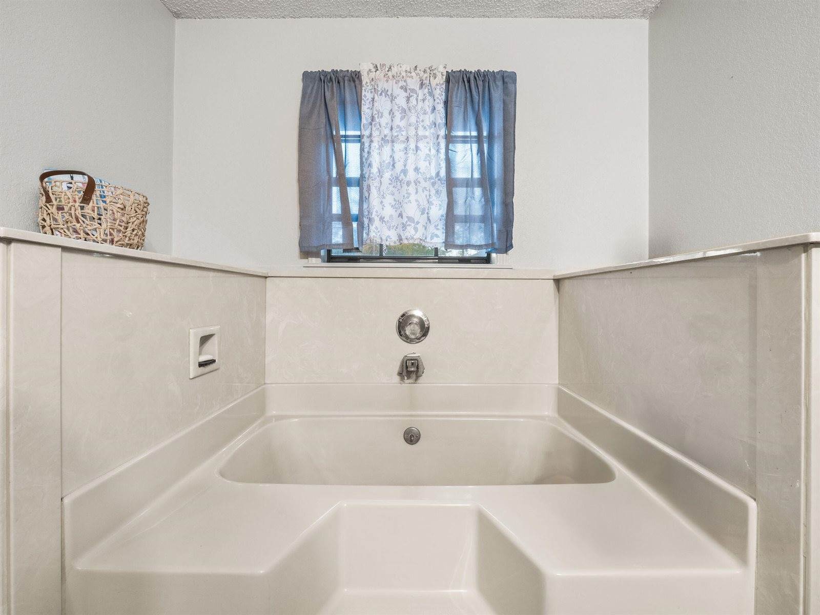 1621 Byron Dr, Rosepine, LA 70659