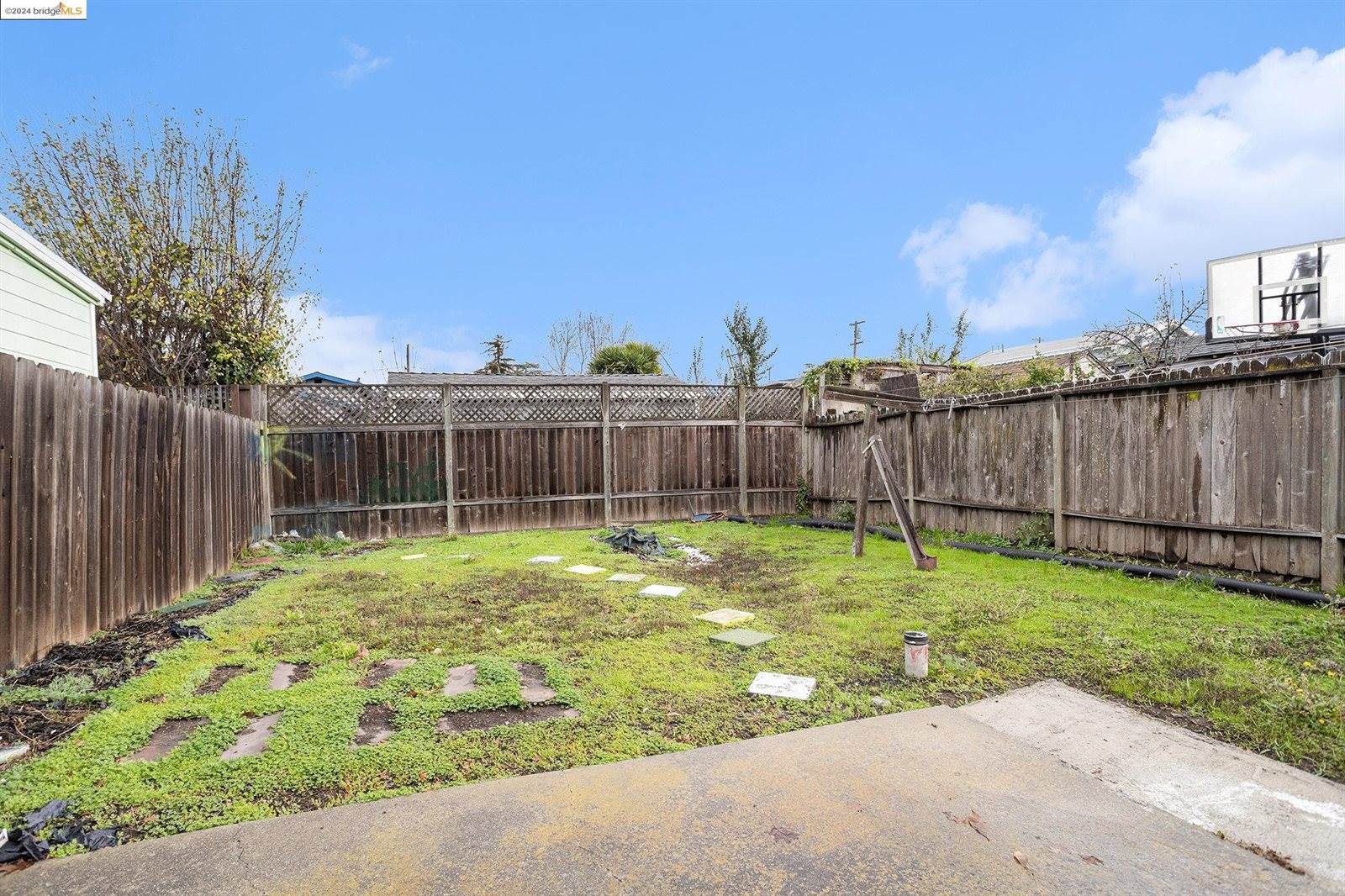 3708 Lyon Ave, Oakland, CA 94601