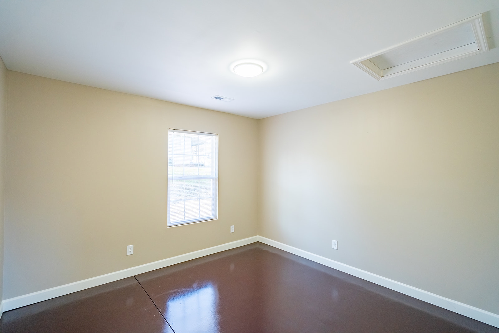104 Maire Ave, Clinton, TN 37716