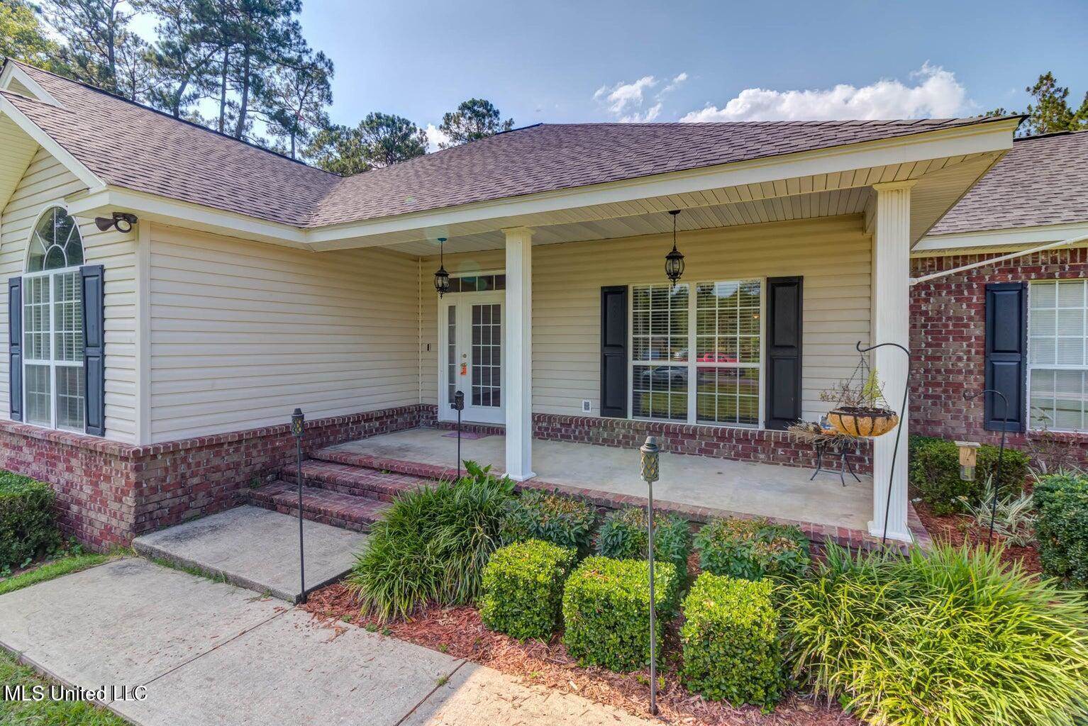 11913 Bluff Ridge Road, Vancleave, MS 39565