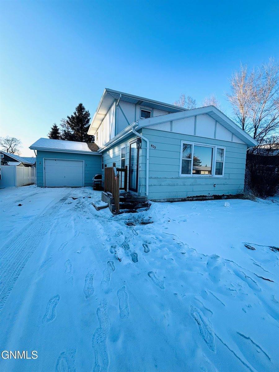 409 6th Avenue NE, Hazen, ND 58545