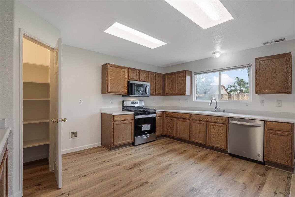 3102 West Flagstaff Avenue, Visalia, CA 93291