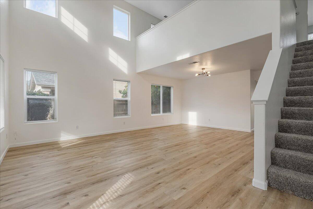 3102 West Flagstaff Avenue, Visalia, CA 93291