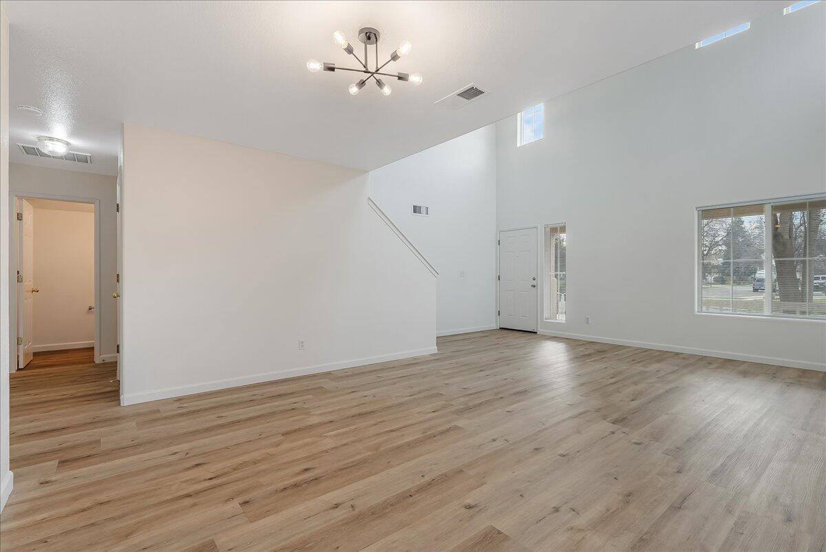 3102 West Flagstaff Avenue, Visalia, CA 93291