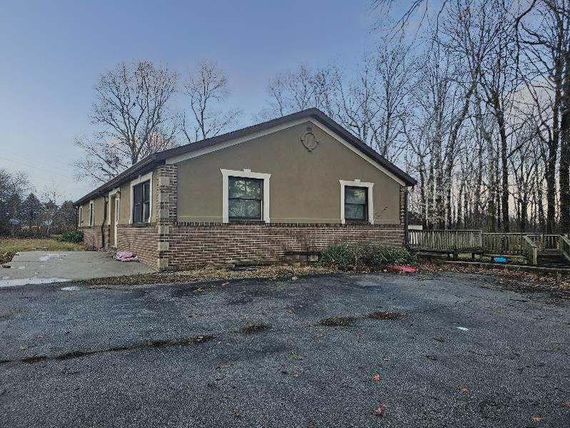 6691 S State Road 55, Oxford, IN 47971