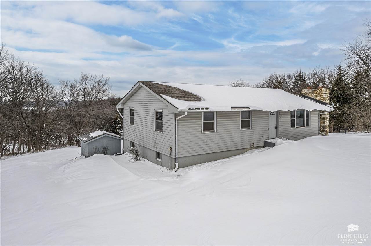 9012 Blue Ridge Rd, Manhattan, KS 66503