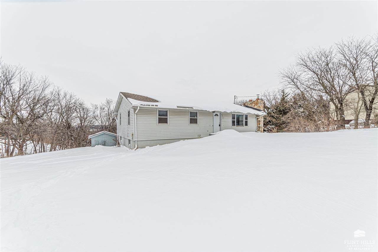 9012 Blue Ridge Rd, Manhattan, KS 66503