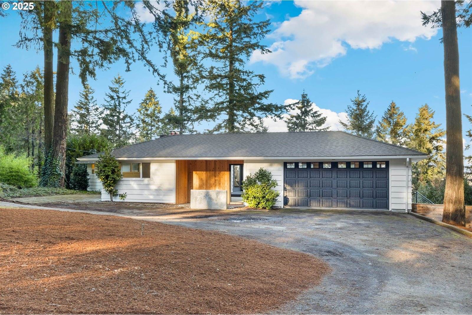 2041 Marylhurst Dr, WestLinn, OR 97068