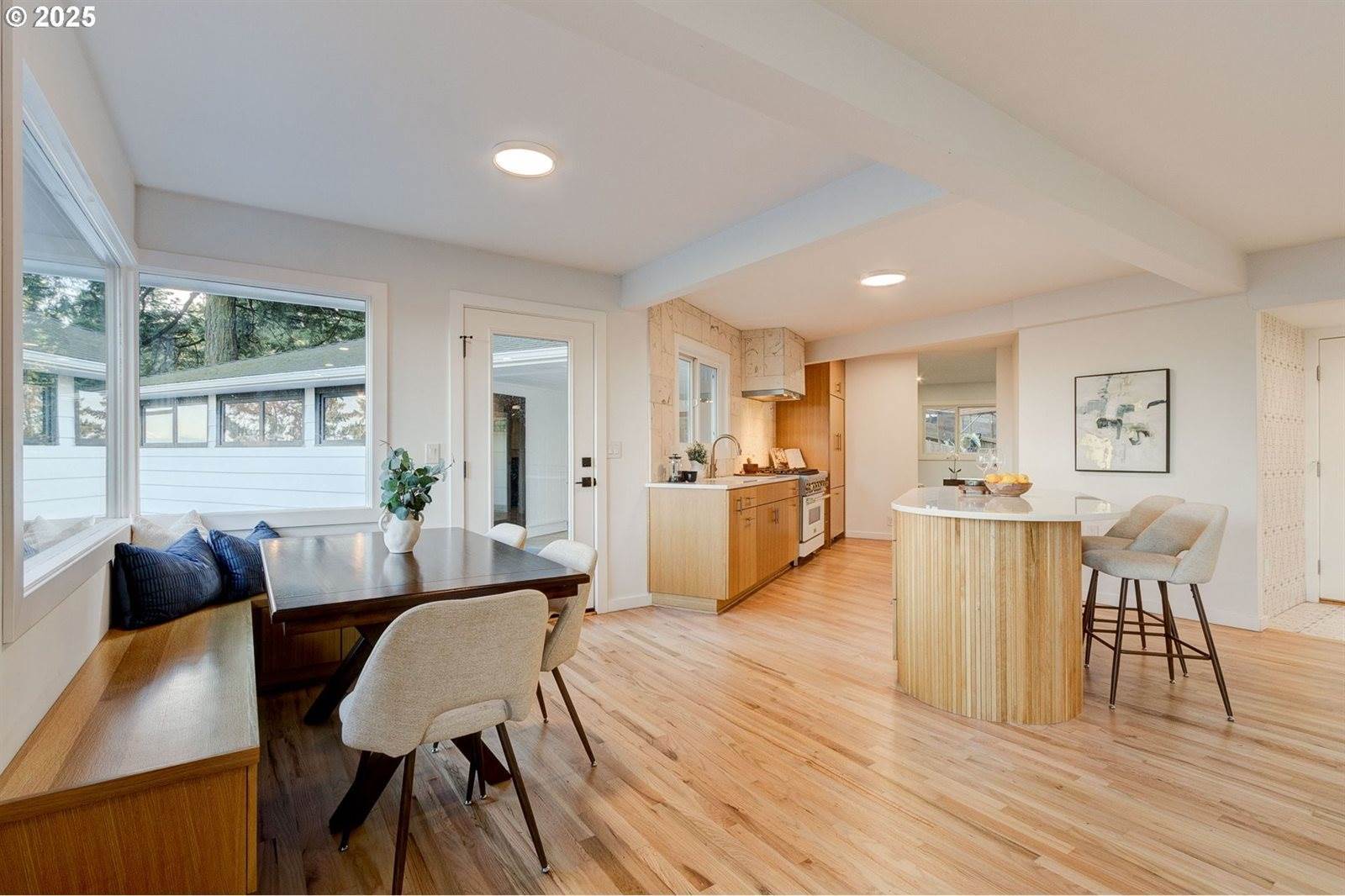 2041 Marylhurst Dr, WestLinn, OR 97068