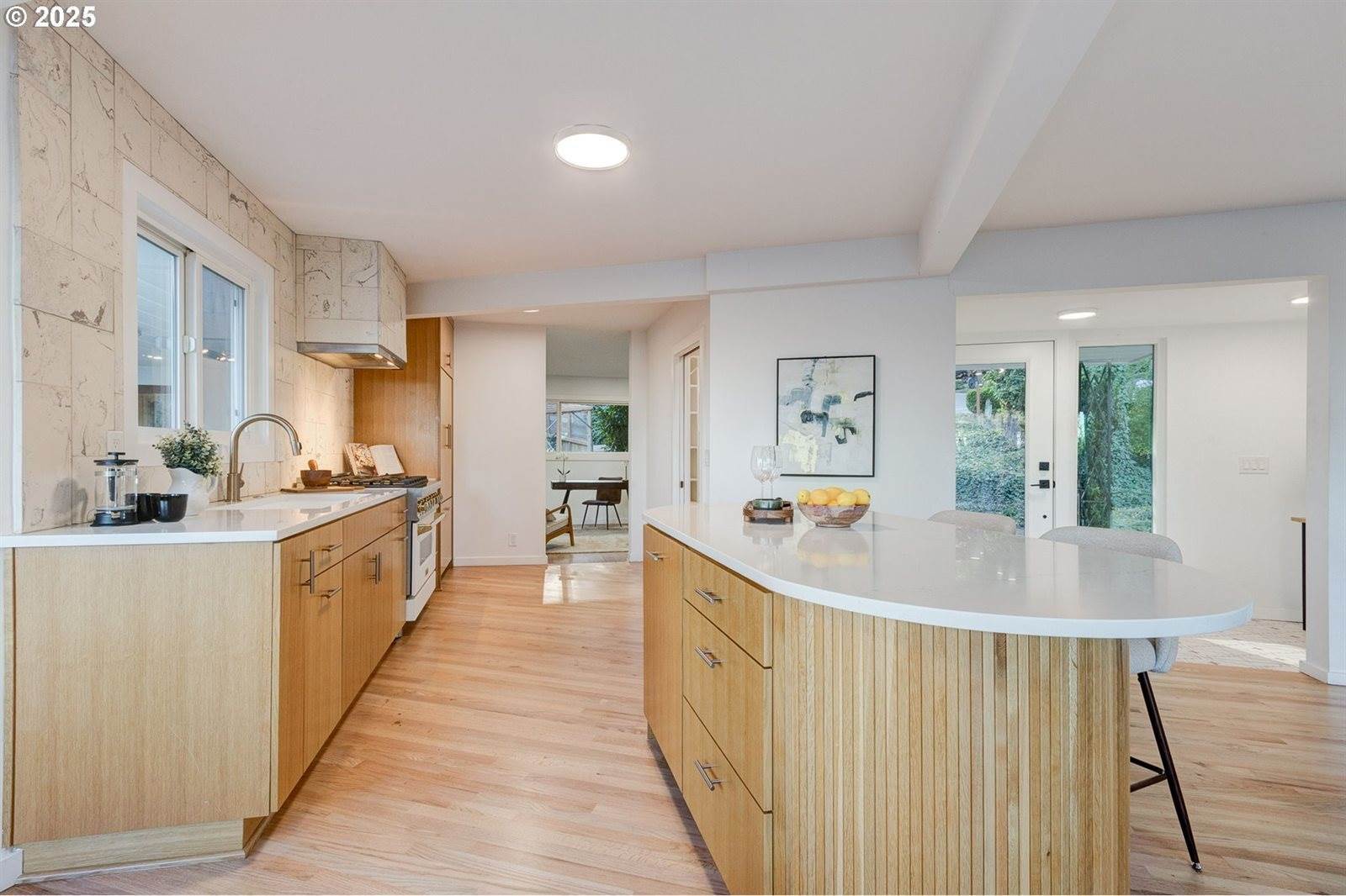 2041 Marylhurst Dr, WestLinn, OR 97068