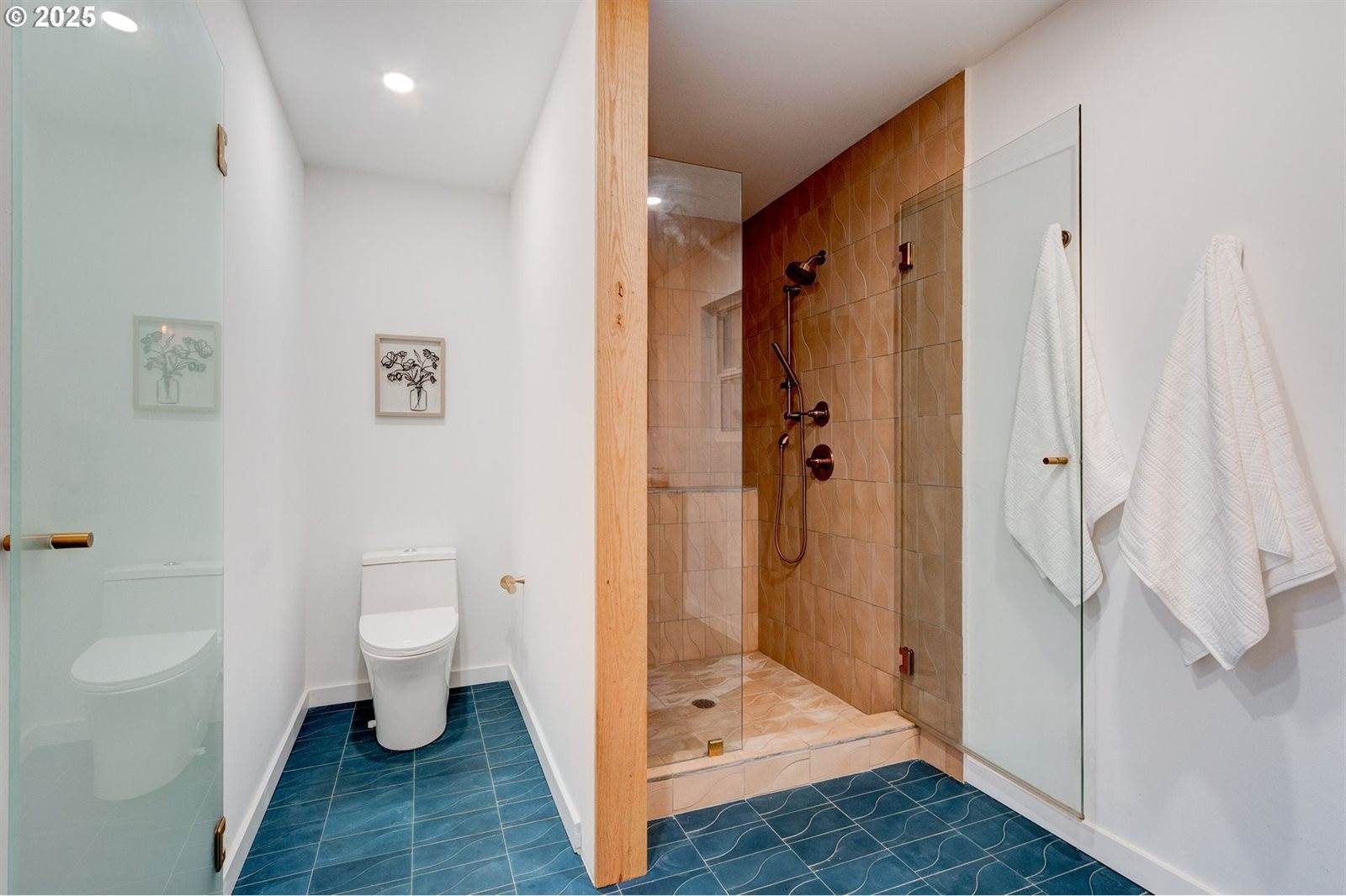 2041 Marylhurst Dr, WestLinn, OR 97068