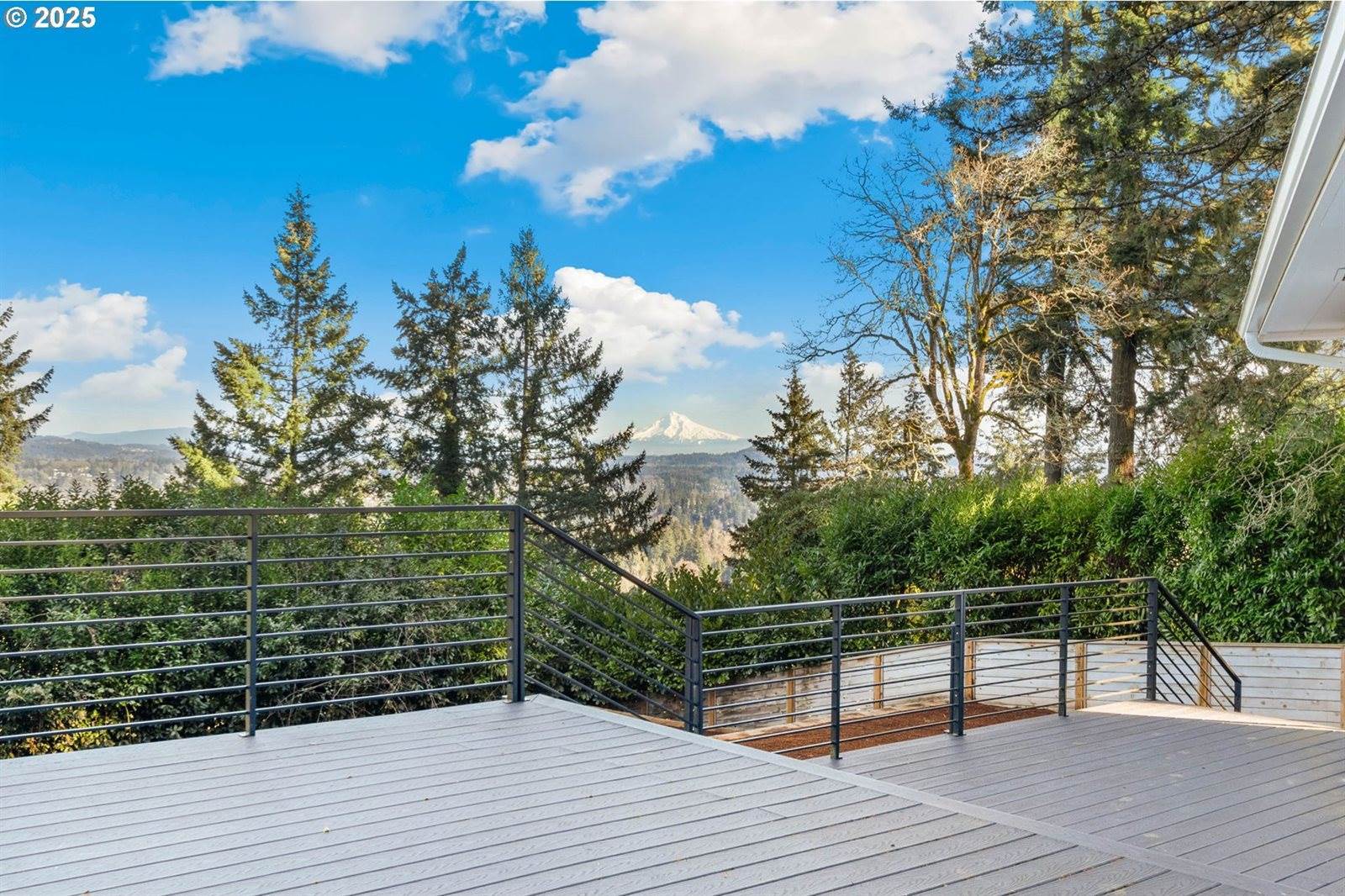 2041 Marylhurst Dr, WestLinn, OR 97068