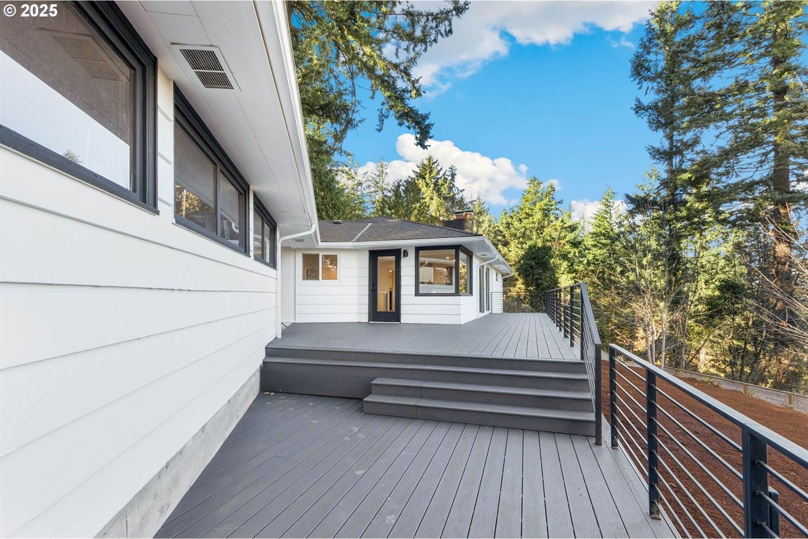 2041 Marylhurst Dr, WestLinn, OR 97068