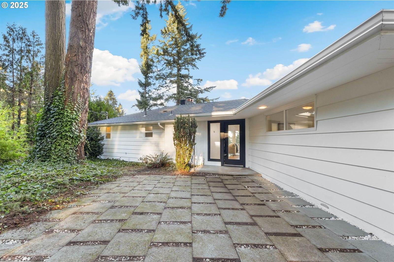 2041 Marylhurst Dr, WestLinn, OR 97068