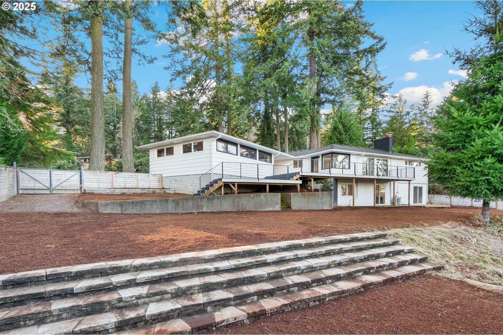 2041 Marylhurst Dr, WestLinn, OR 97068
