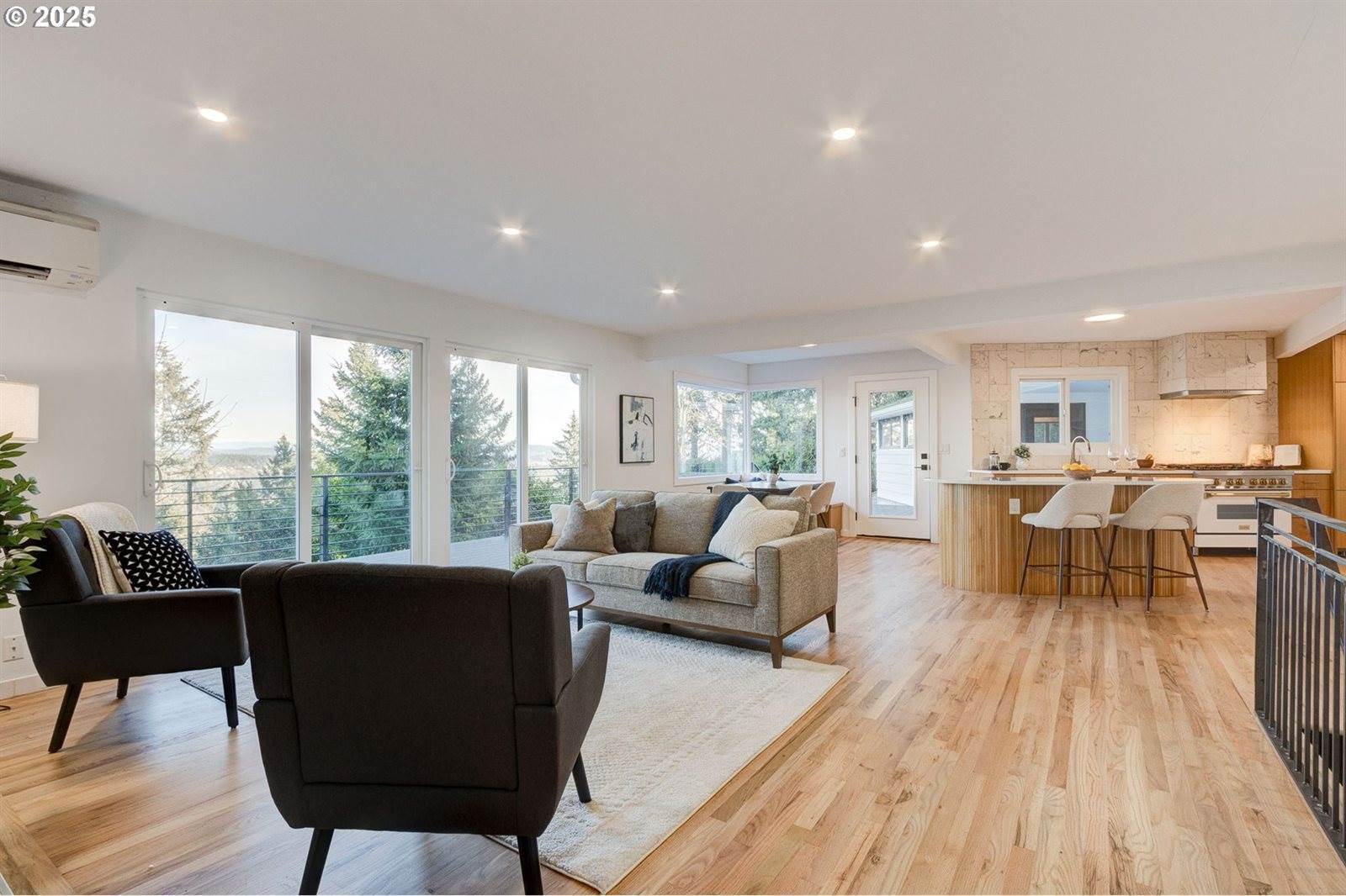 2041 Marylhurst Dr, WestLinn, OR 97068