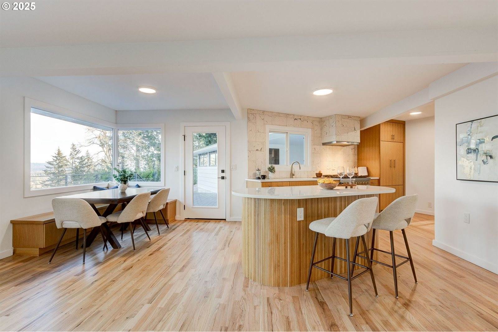 2041 Marylhurst Dr, WestLinn, OR 97068