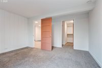 2041 Marylhurst Dr, WestLinn, OR 97068