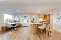 2041 Marylhurst Dr, WestLinn, OR 97068