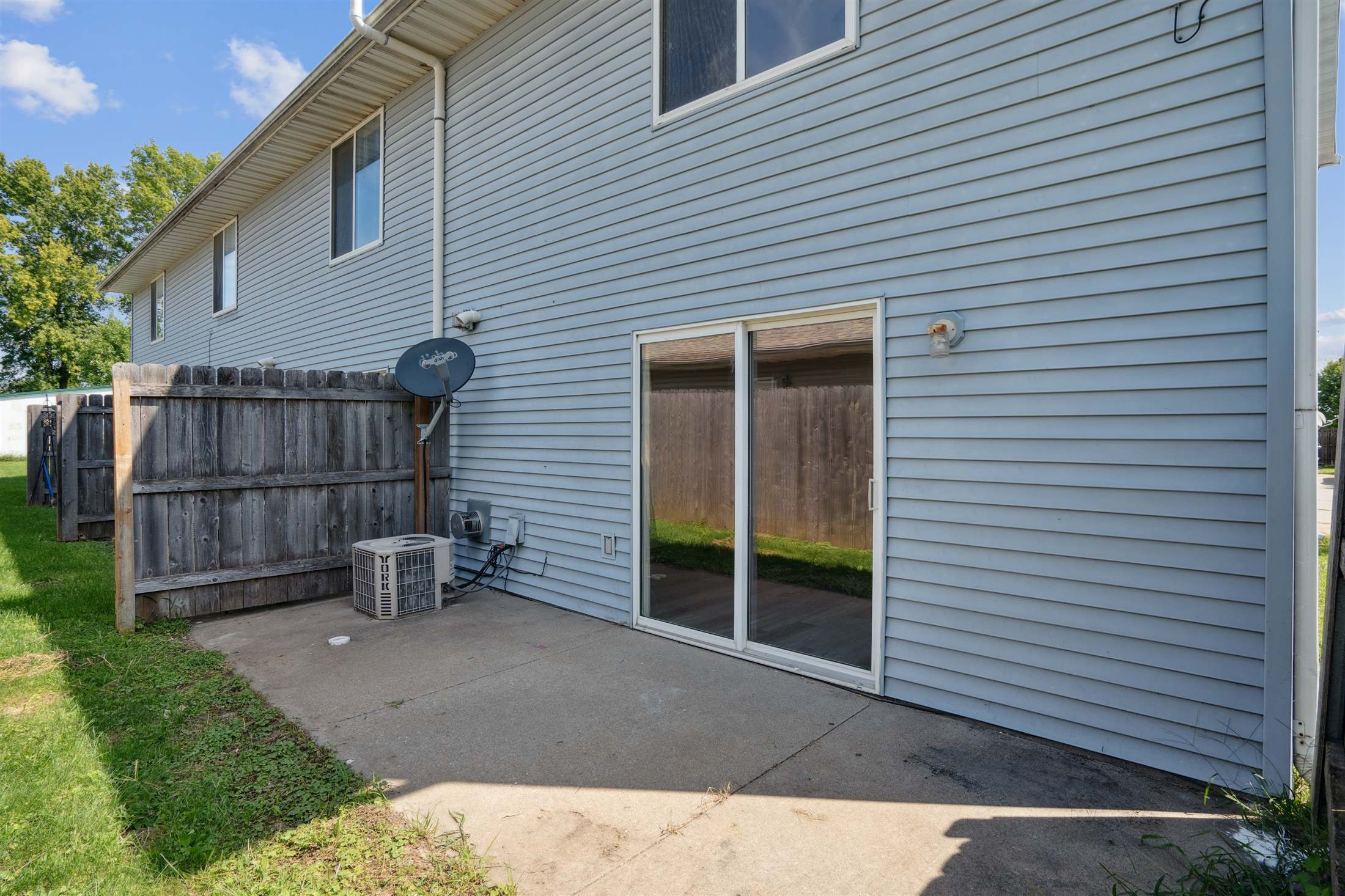 603 E B St Apt 1, West Liberty, IA 52776