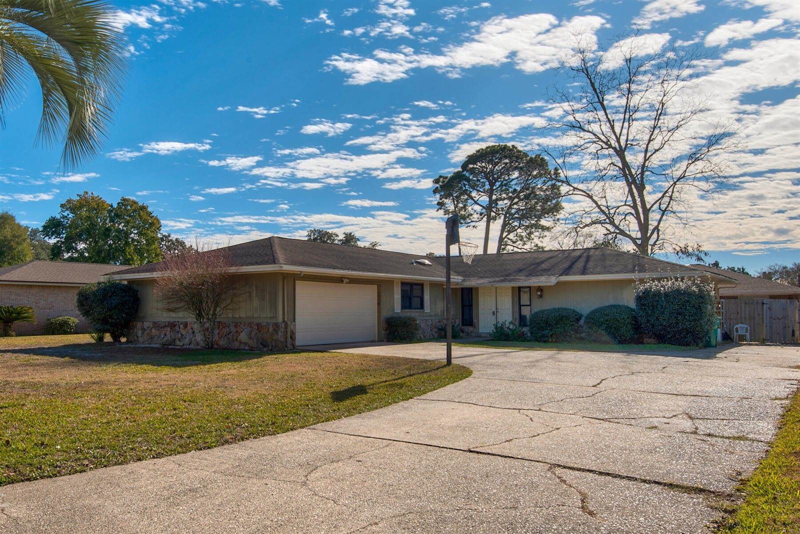 26 Lake Lorraine Circle, Shalimar, FL 32579