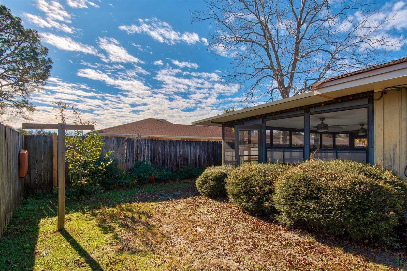 26 Lake Lorraine Circle, Shalimar, FL 32579