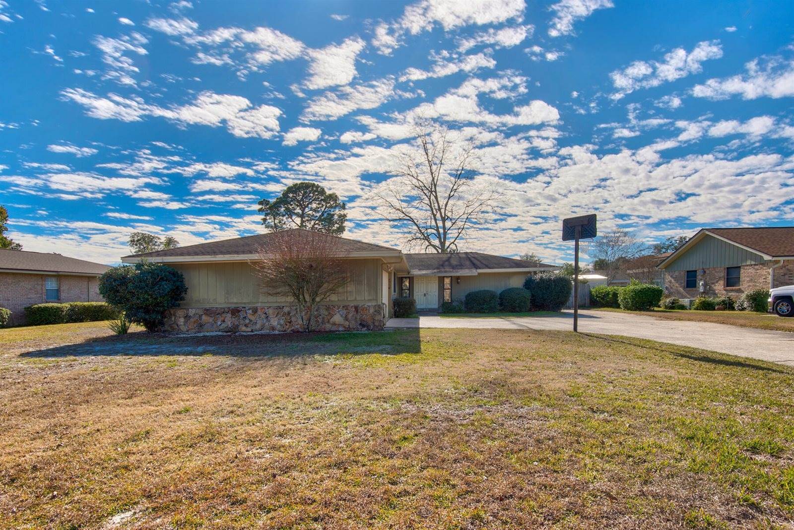 26 Lake Lorraine Circle, Shalimar, FL 32579