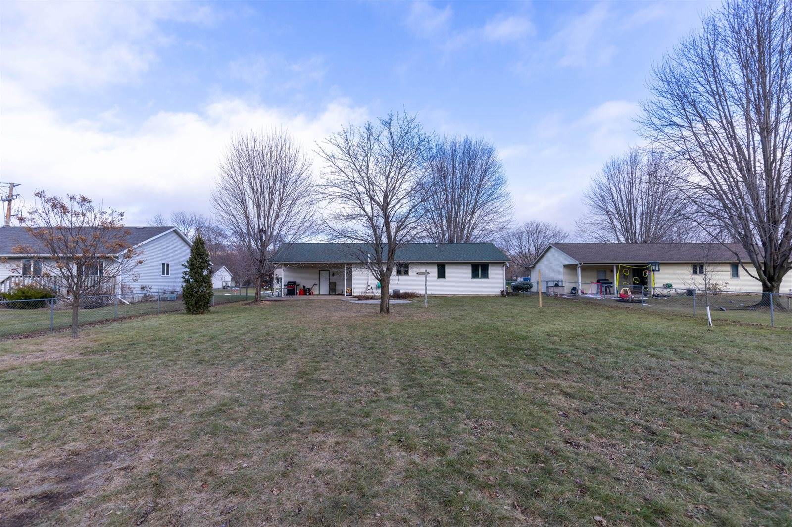 3006 Locust Ave South, Holmen, WI 54636