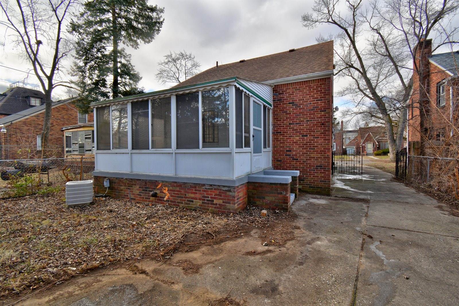 17360 Snowden Street, Detroit, MI 48235