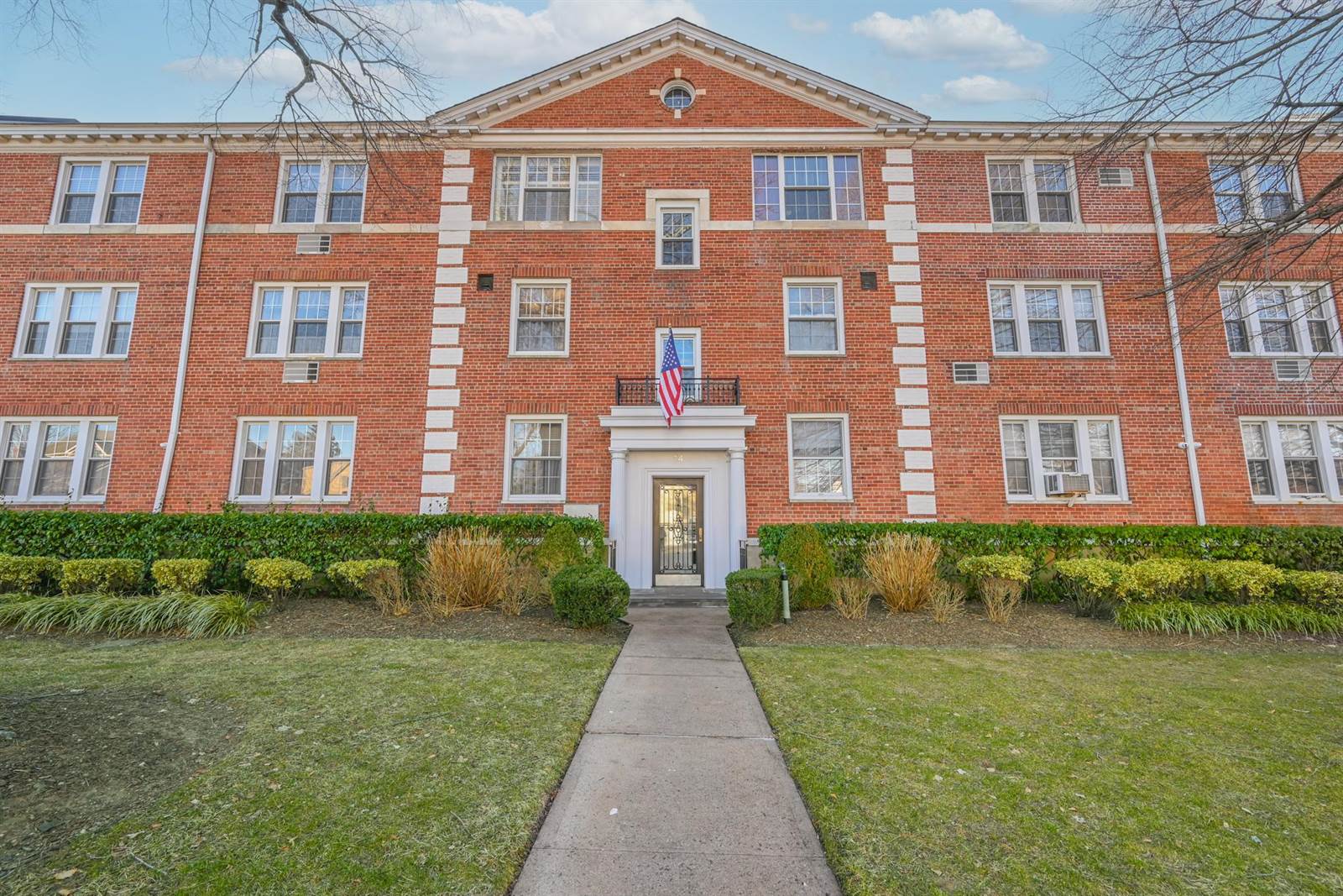 34 Hamilton Place, Hempstead, NY 11530