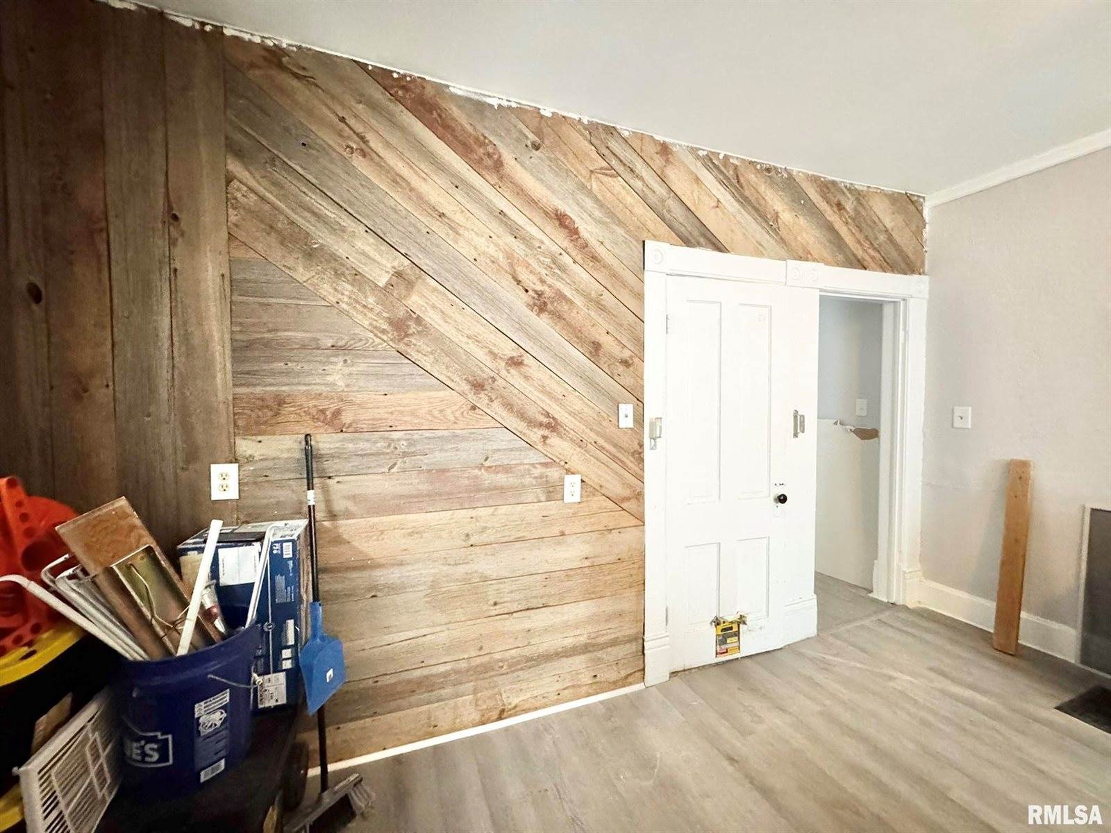 319 South Lincoln Avenue, Davenport, IA 52802