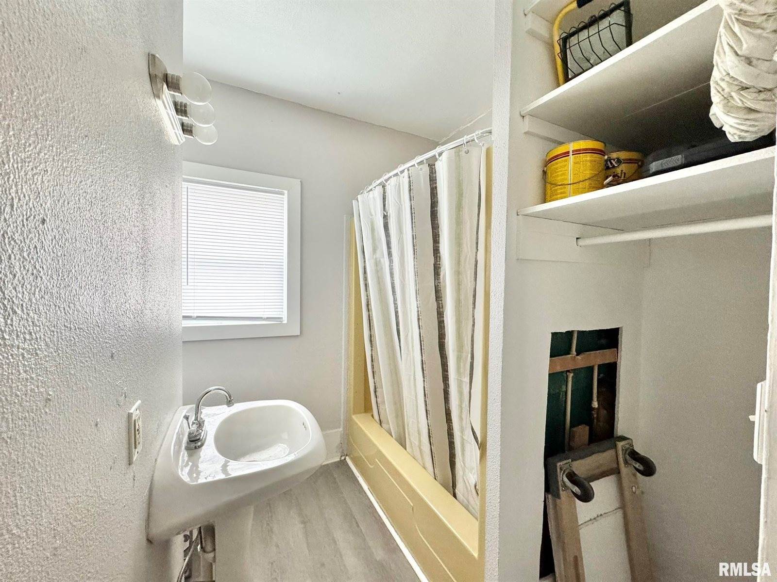 319 South Lincoln Avenue, Davenport, IA 52802