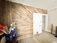 319 South Lincoln Avenue, Davenport, IA 52802